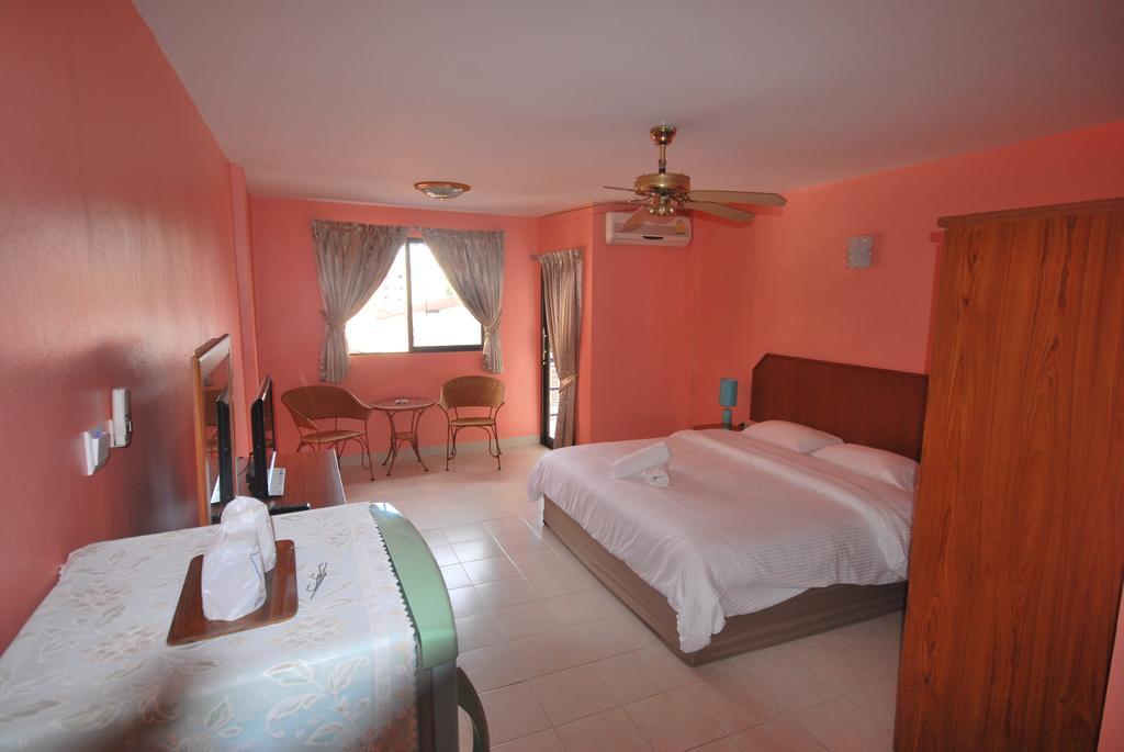 Kingfisher House & Bar Паттая Екстер'єр фото