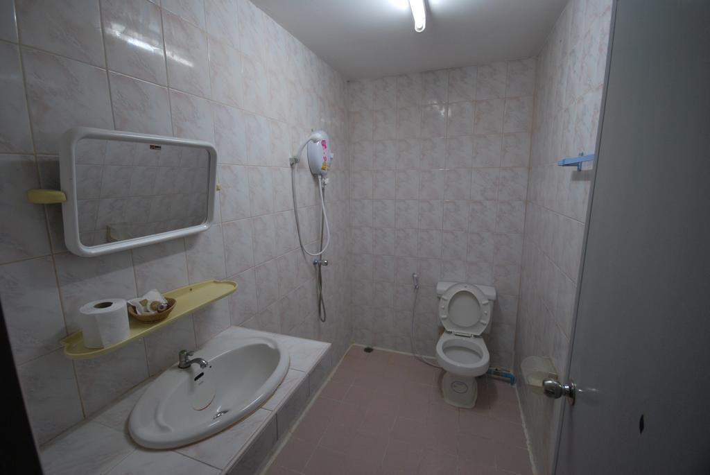 Kingfisher House & Bar Паттая Екстер'єр фото