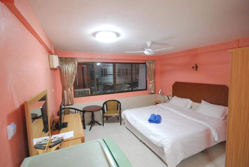 Kingfisher House & Bar Паттая Екстер'єр фото